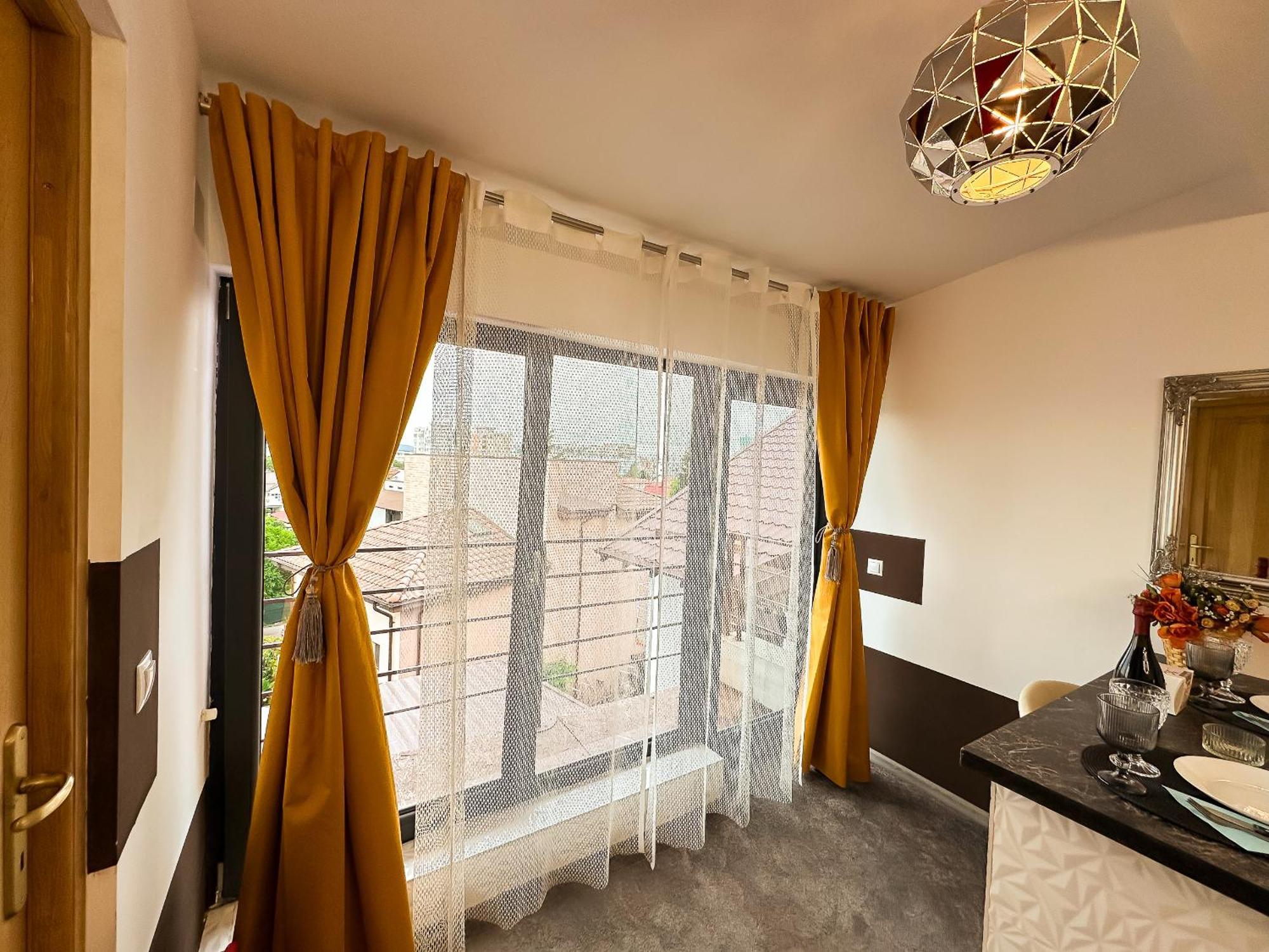 The Royal - Studio With Balcony & Panoramic View Craiova Exteriör bild