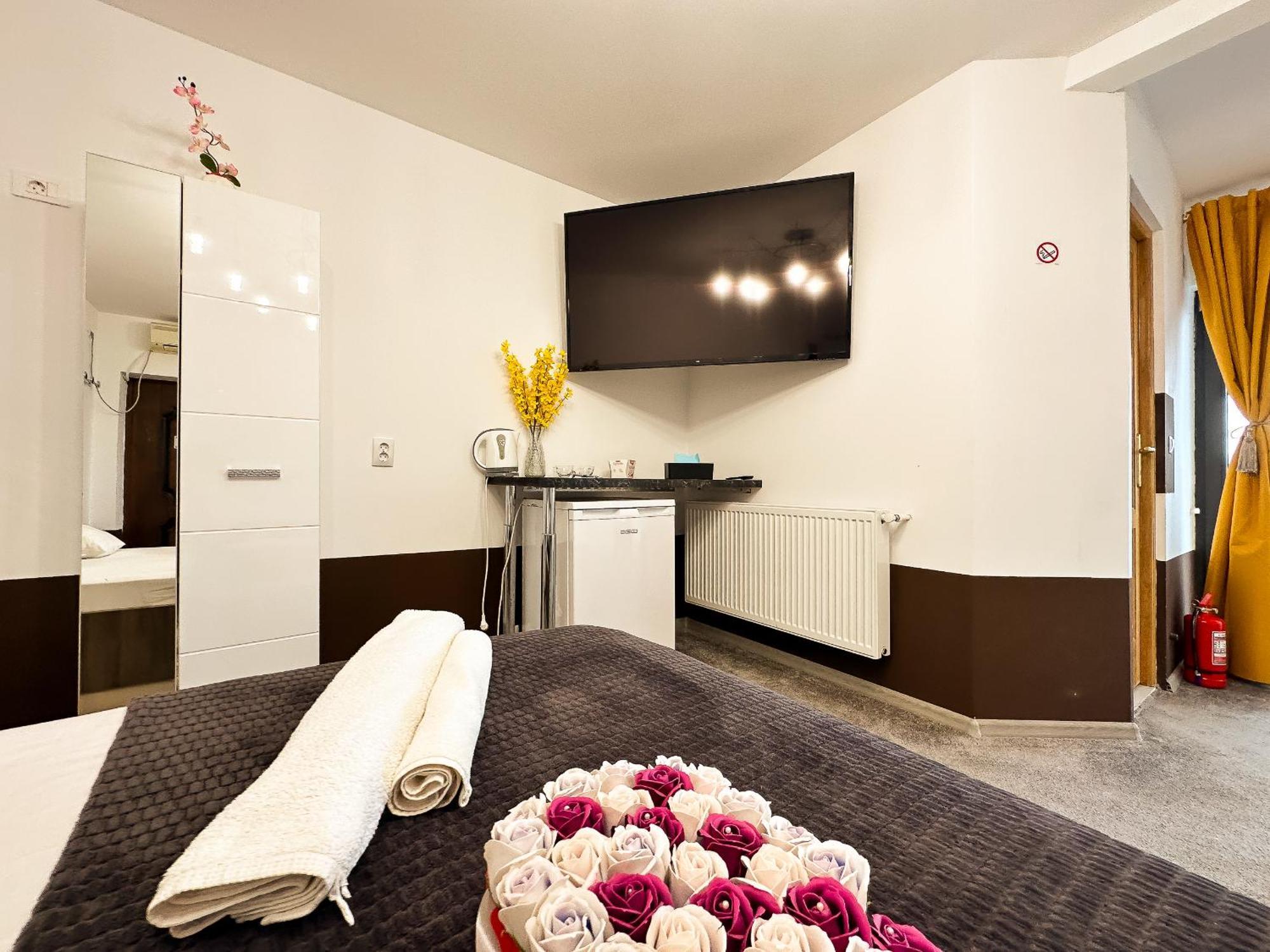 The Royal - Studio With Balcony & Panoramic View Craiova Exteriör bild