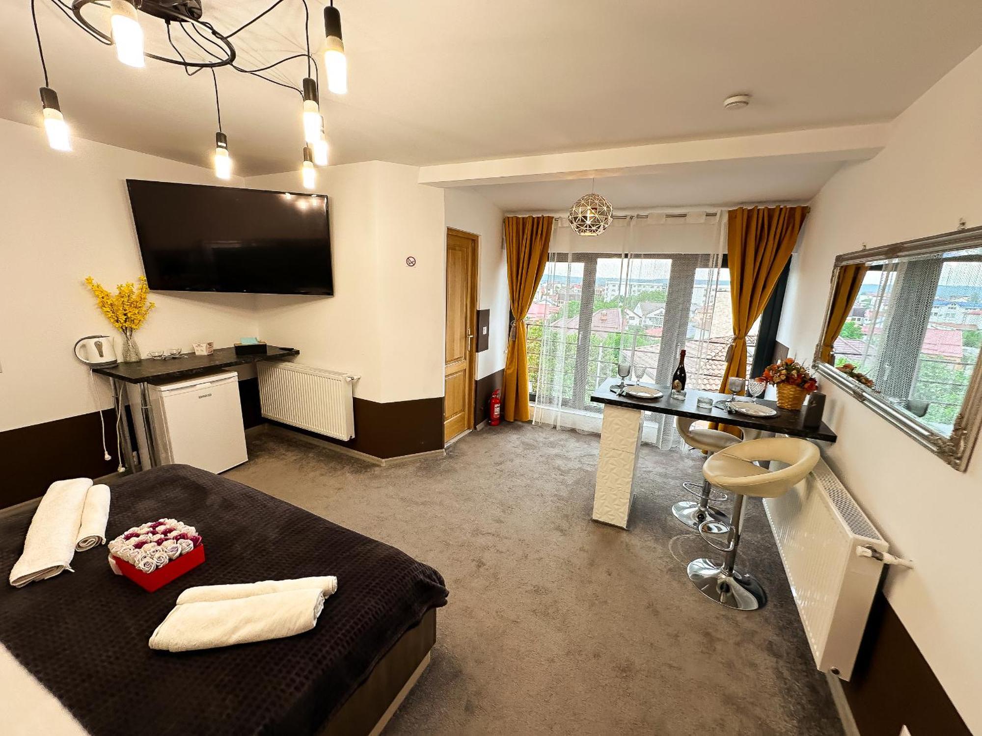 The Royal - Studio With Balcony & Panoramic View Craiova Exteriör bild