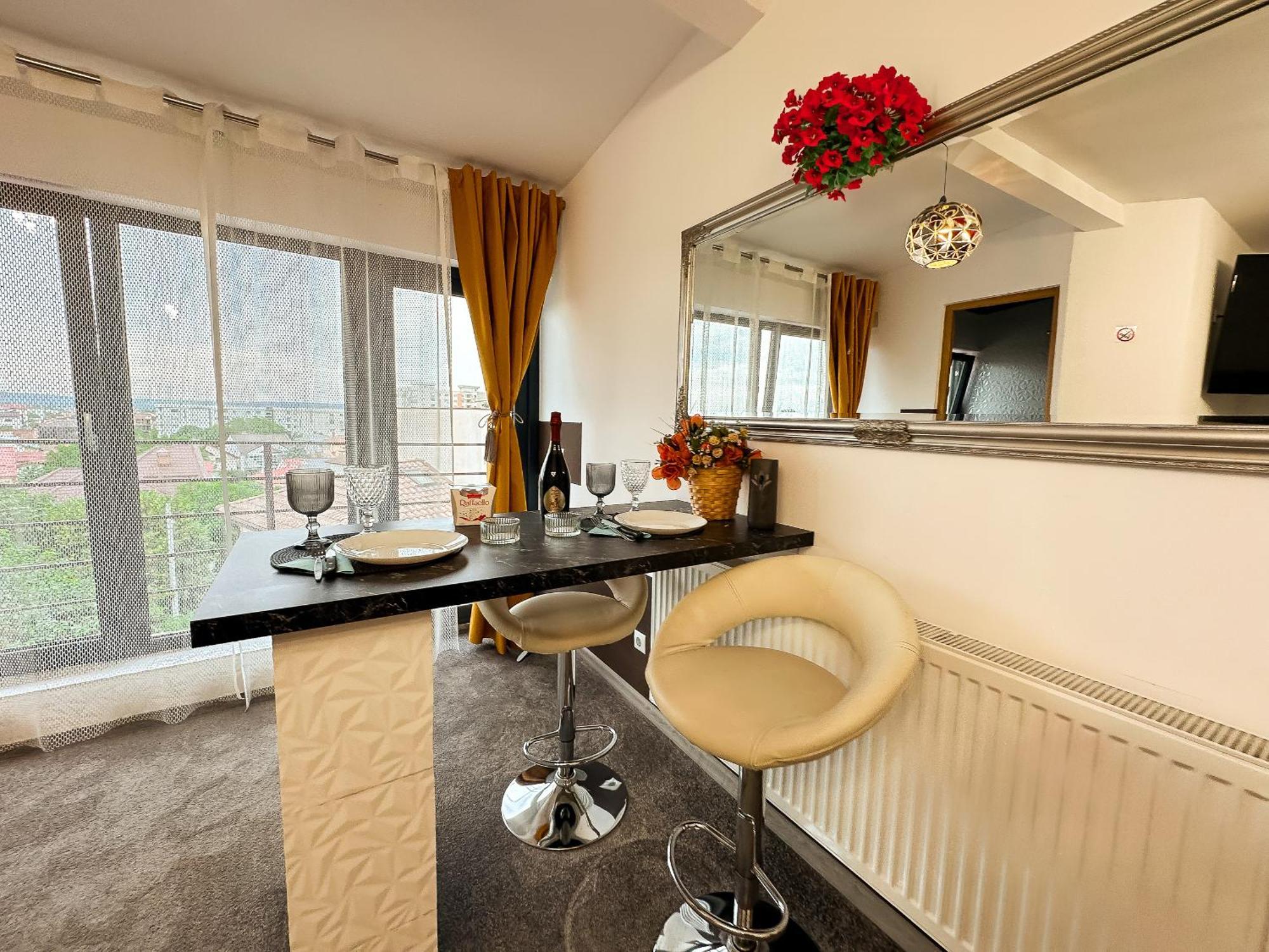 The Royal - Studio With Balcony & Panoramic View Craiova Exteriör bild