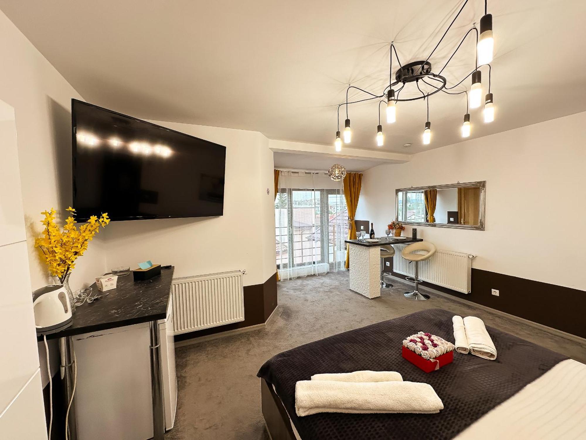 The Royal - Studio With Balcony & Panoramic View Craiova Exteriör bild