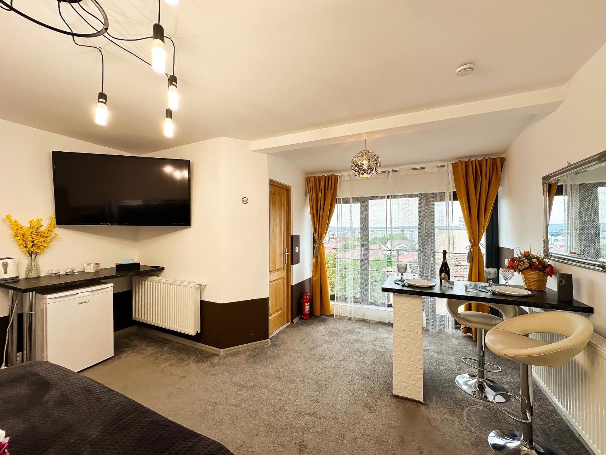 The Royal - Studio With Balcony & Panoramic View Craiova Exteriör bild