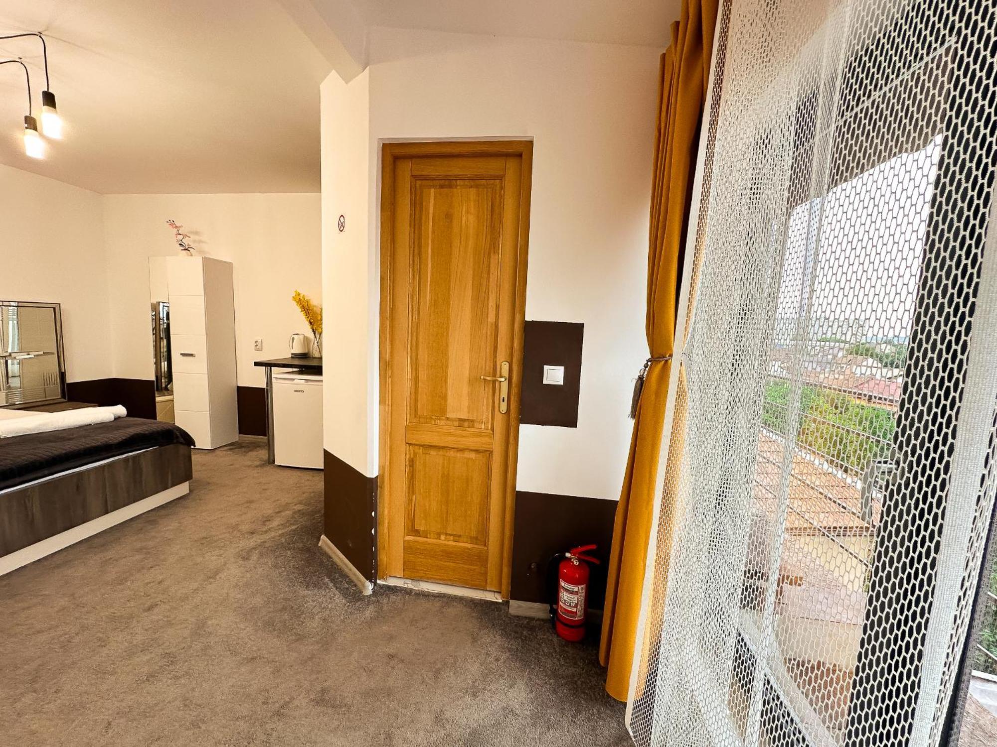 The Royal - Studio With Balcony & Panoramic View Craiova Exteriör bild