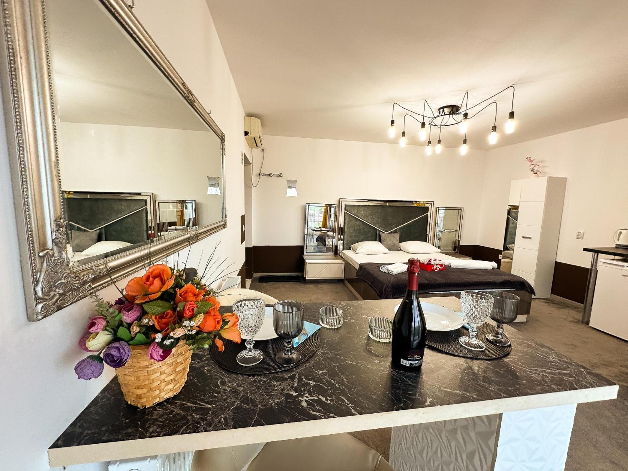 The Royal - Studio With Balcony & Panoramic View Craiova Exteriör bild